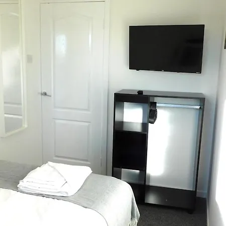 New & Delightful 3 Bed House In East Kilbride