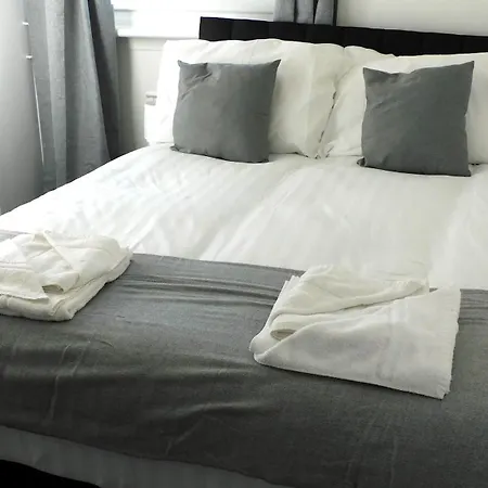 No 54 - New & Delightful 3 Bed House In East Kilbride * Glasgow