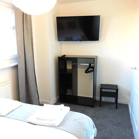 New & Delightful 3 Bed House In East Kilbride *