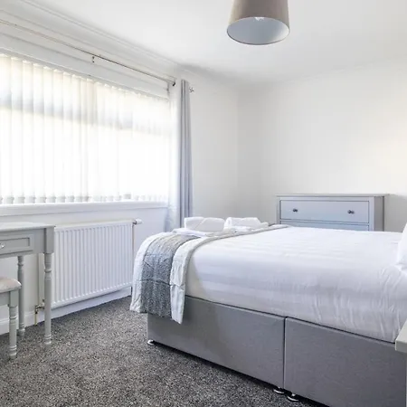 Holiday home Kirkwood House 2 Bedroom House In Coatbridge