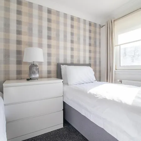 Holiday home Kirkwood House 2 Bedroom House In Coatbridge