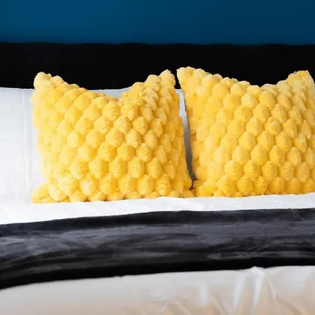 Stylish House With Private Parking