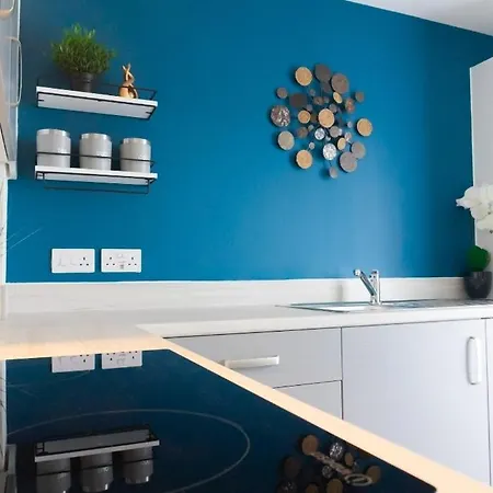 Ferienhaus Stylish House With Private Parking
