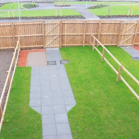 Stylish House With Private Parking Casa de Férias *