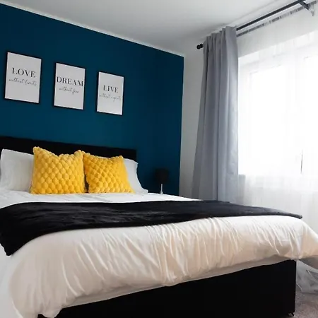 Stylish House With Private Parking Glasgow