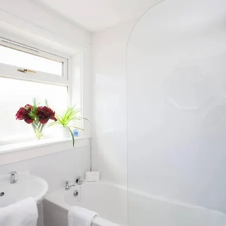 Cosy 1 Bed With Parking In City Centre