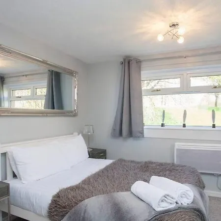 Cosy 1 Bed With Parking In City Centre *