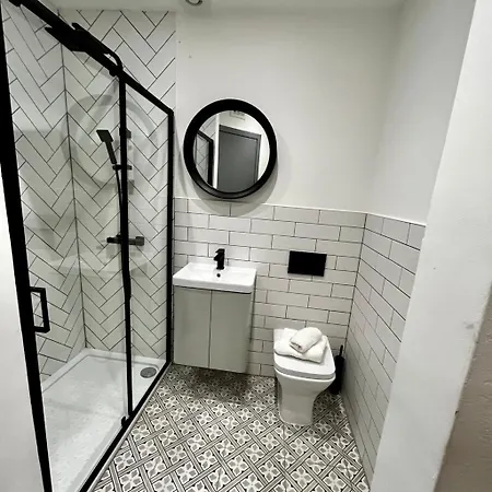 1 Bed In West End Glasgow