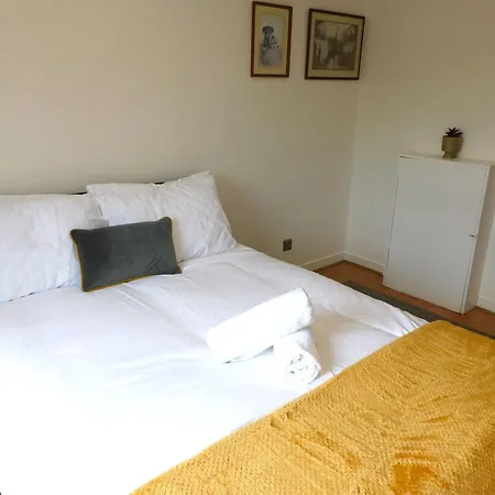 Charming 2 Bed Close To And Sec Hydro