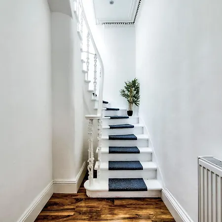 Daire Stunning 5 Bedroom Apt, Close To Centre, Sec, Hydro And Motorway *