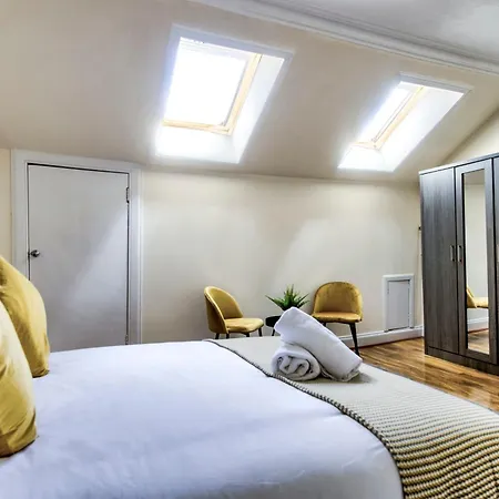 Stunning 5 Bedroom Apt, Close To Centre, Sec, Hydro And Motorway Apartment *
