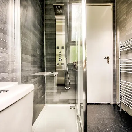 Stunning 5 Bedroom Apt, Close To Centre, Sec, Hydro And Motorway * Glasgow