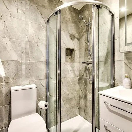 Stylish & Spacious 3 Bedroom In Finnieston, West End