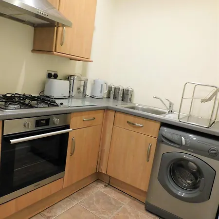 Apartment Beautiful & Spacious 2 Bed In West End
