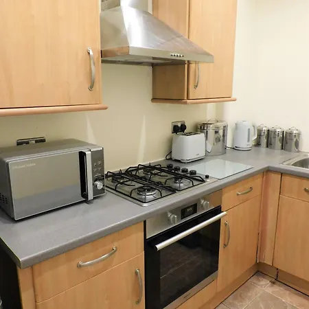 Apartment Beautiful & Spacious 2 Bed In West End *