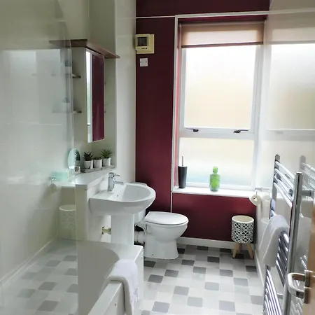 City Centre 2 Bedroom Apt, Close To M8 & Tourist Attractions Glasgow