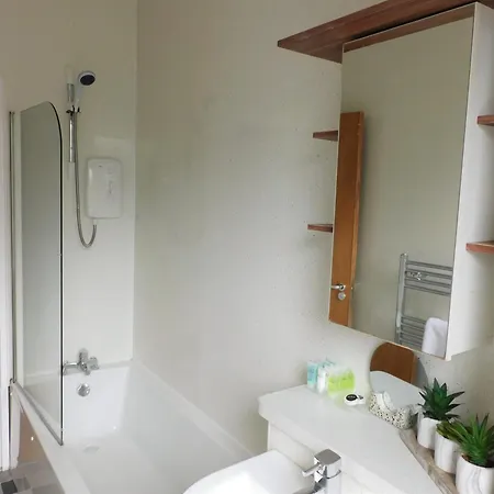 City Centre 2 Bedroom Apt, Close To M8 & Tourist Attractions Apartment Glasgow