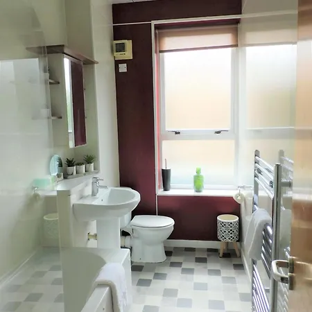 City Centre 2 Bedroom Apt, Close To M8 & Tourist Attractions Apartment Glasgow