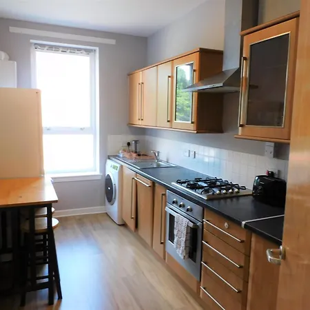 Apartment City Centre 2 Bedroom Apt, Close To M8 & Tourist Attractions *