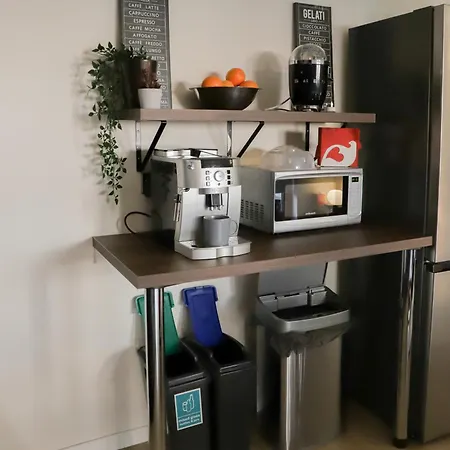 Number1townhouse With Private Balcony & Parking Apartment *