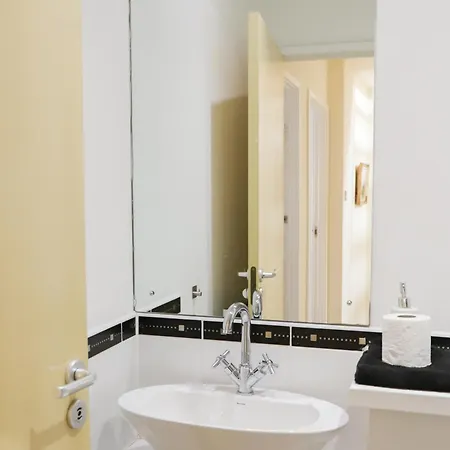 Apartment Number1townhouse With Private Balcony & Parking Glasgow