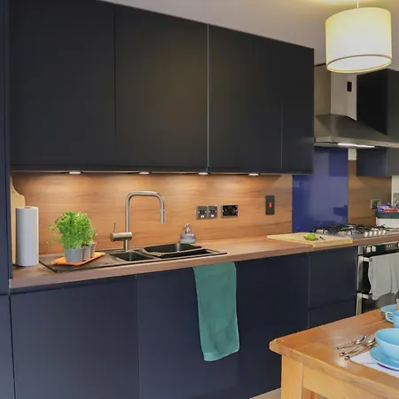 Number1townhouse With Private Balcony & Parking *