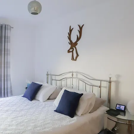 Number1townhouse With Private Balcony & Parking Glasgow