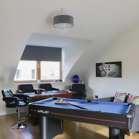 Apartment Number1townhouse With Private Balcony & Parking *