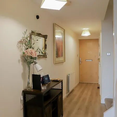 Number1townhouse With Private Balcony & Parking Apartment Glasgow