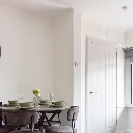 3 Bdr House By Caledonia Luxe Short Lets & Serviced