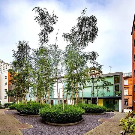 Spacious Queen Bed Centre Penthouse With Balcony - Homeshare - Live In Host Homestay