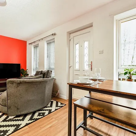 Spacious 2-bedroom Main Door With Private Parking