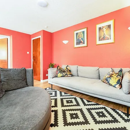 Spacious 2-bedroom Main Door With Private Parking