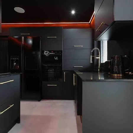Apartment Luxury Couples Get-away Glasgow
