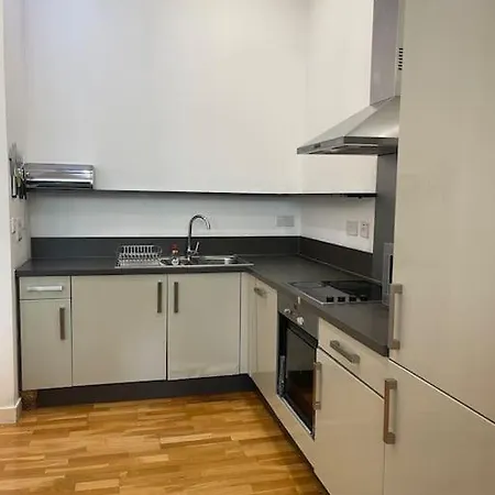 Spacious Flat Next To Station * 格拉斯哥