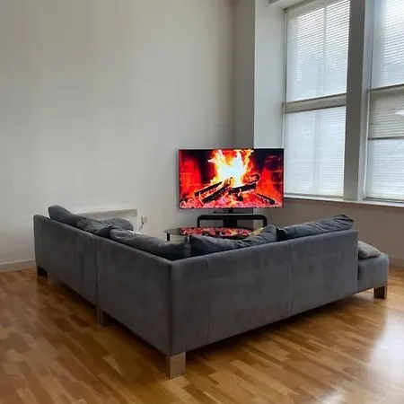 Apartament Spacious Flat Next To Station