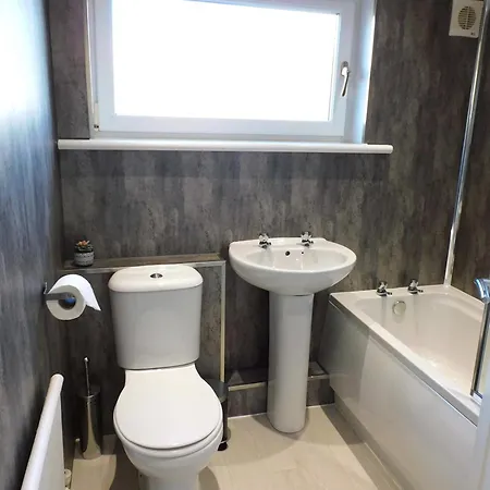 New & Delightful 3 Bed House In East Kilbride