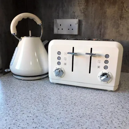 New & Delightful 3 Bed House In East Kilbride Holiday home Glasgow
