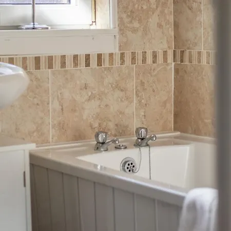 Holiday home Kirkwood House 2 Bedroom House In Coatbridge
