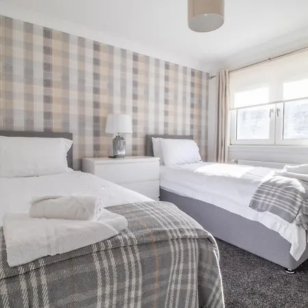Kirkwood House 2 Bedroom House In Coatbridge Holiday home *