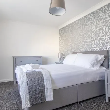 Kirkwood House 2 Bedroom House In Coatbridge Holiday home