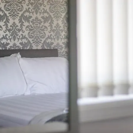 Kirkwood House 2 Bedroom House In Coatbridge *