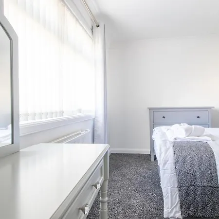 Holiday home Kirkwood House 2 Bedroom House In Coatbridge