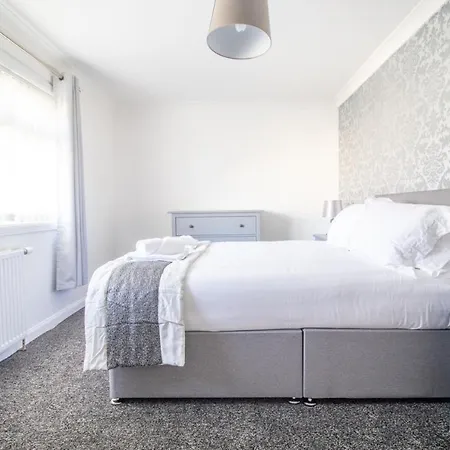 Kirkwood House 2 Bedroom House In Coatbridge * Glasgow
