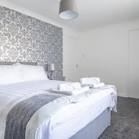 Kirkwood House 2 Bedroom House In Coatbridge Holiday home Glasgow