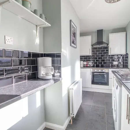 Kirkwood House 2 Bedroom House In Coatbridge Holiday home