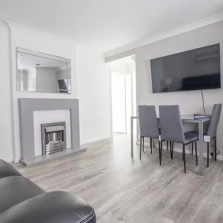 Kirkwood House 2 Bedroom House In Coatbridge Holiday home Glasgow