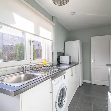 Kirkwood House 2 Bedroom House In Coatbridge * Glasgow