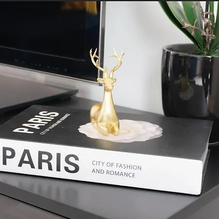 Stylish House With Private Parking *