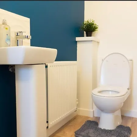 Stylish House With Private Parking Tatil Evi Glasgow